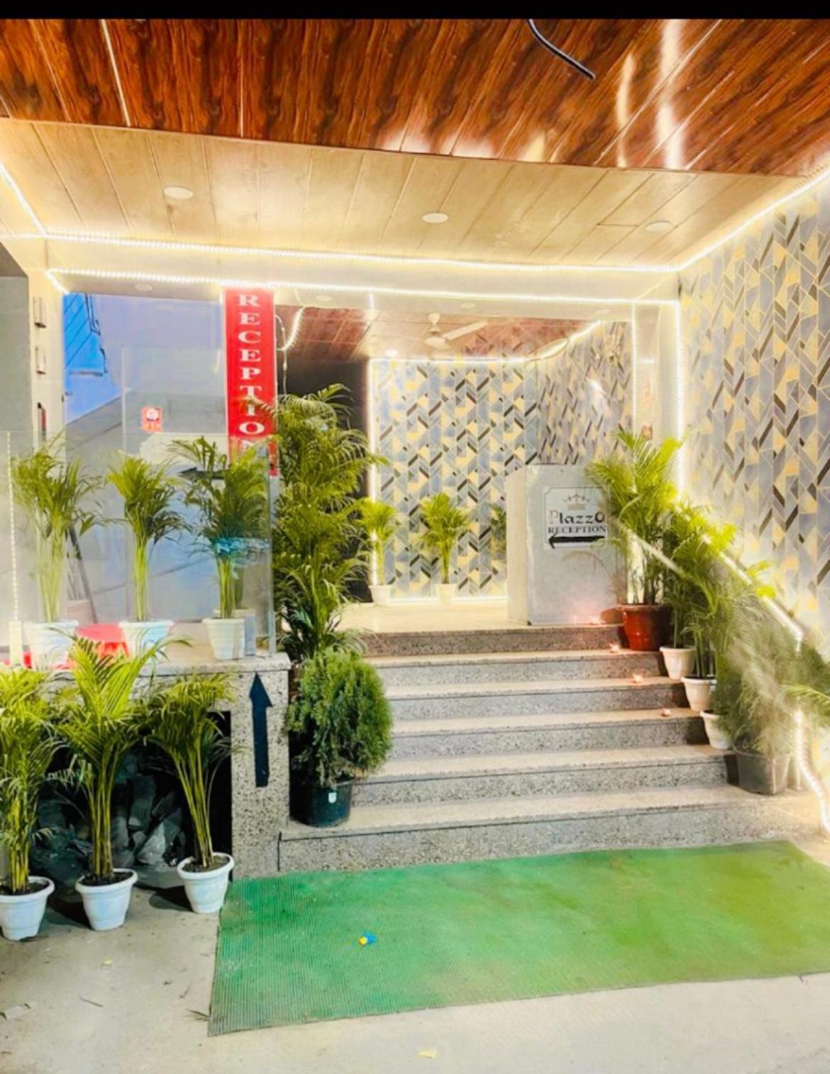 Plazzo Prime Plaza At Delhi Airport Bed and Breakfast New Delhi Buitenkant foto