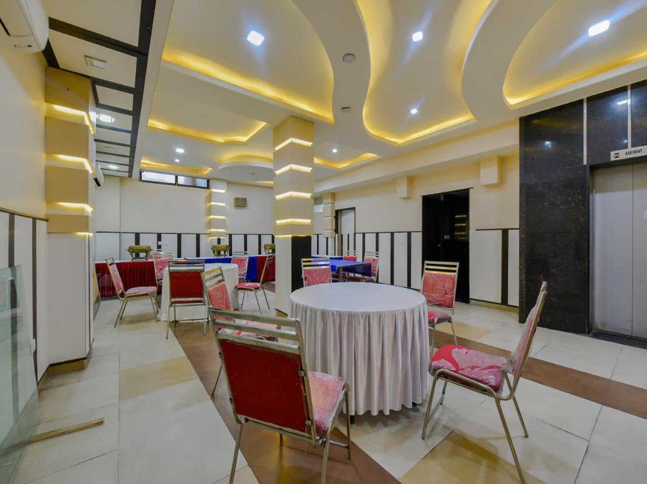 Plazzo Prime Plaza At Delhi Airport Bed and Breakfast New Delhi Buitenkant foto