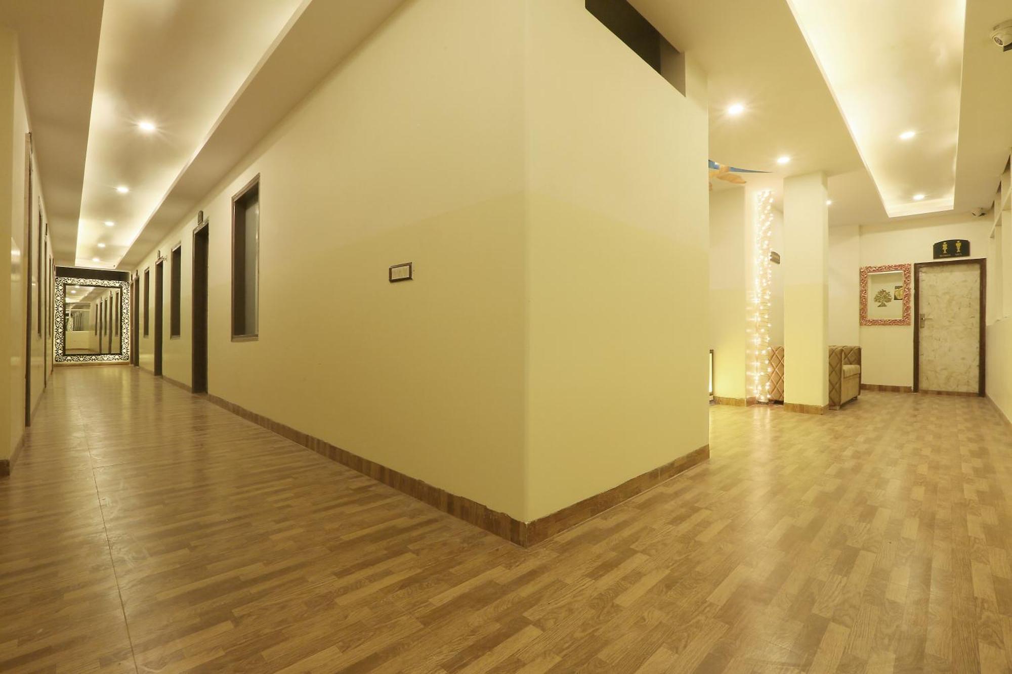 Plazzo Prime Plaza At Delhi Airport Bed and Breakfast New Delhi Buitenkant foto