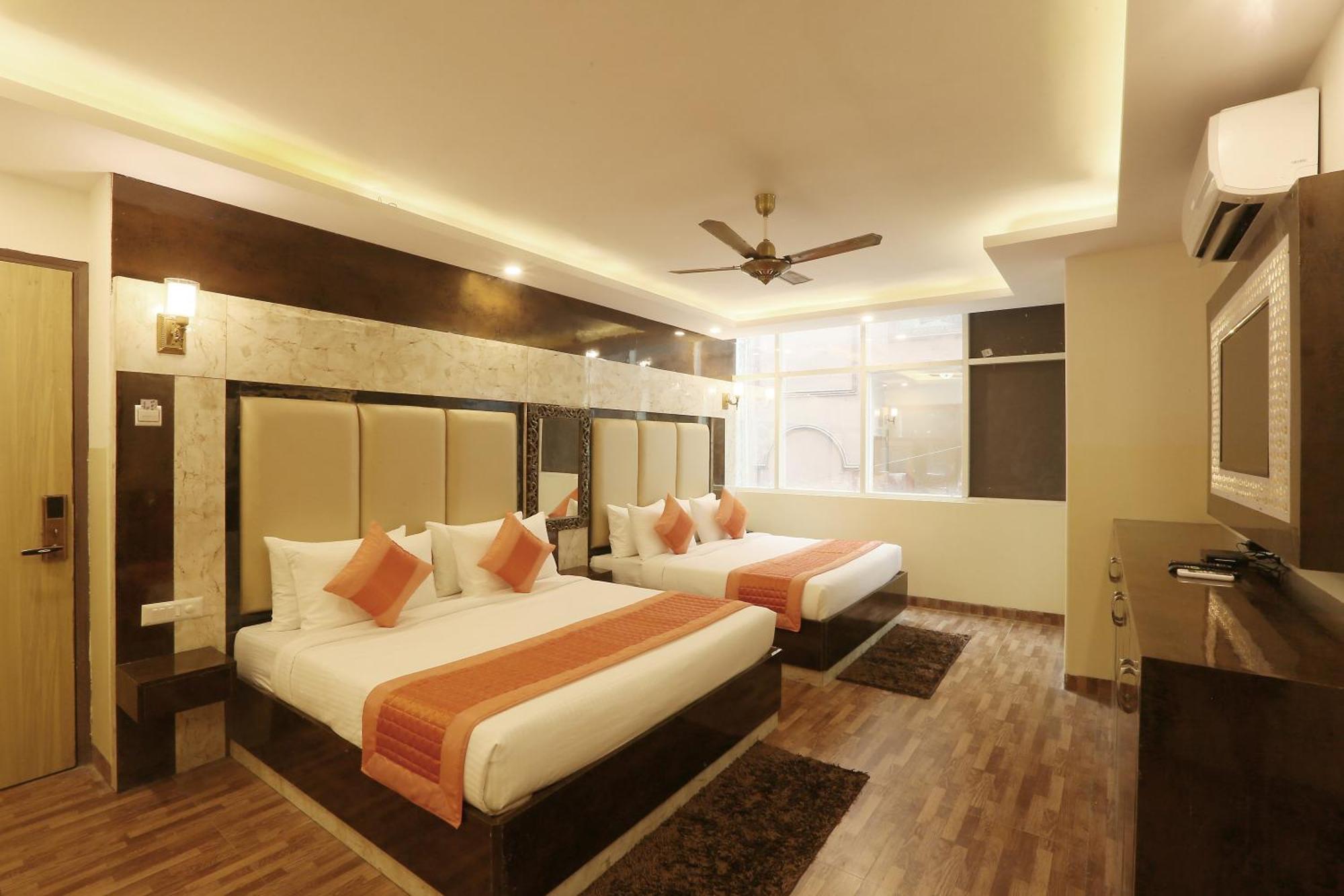 Plazzo Prime Plaza At Delhi Airport Bed and Breakfast New Delhi Buitenkant foto