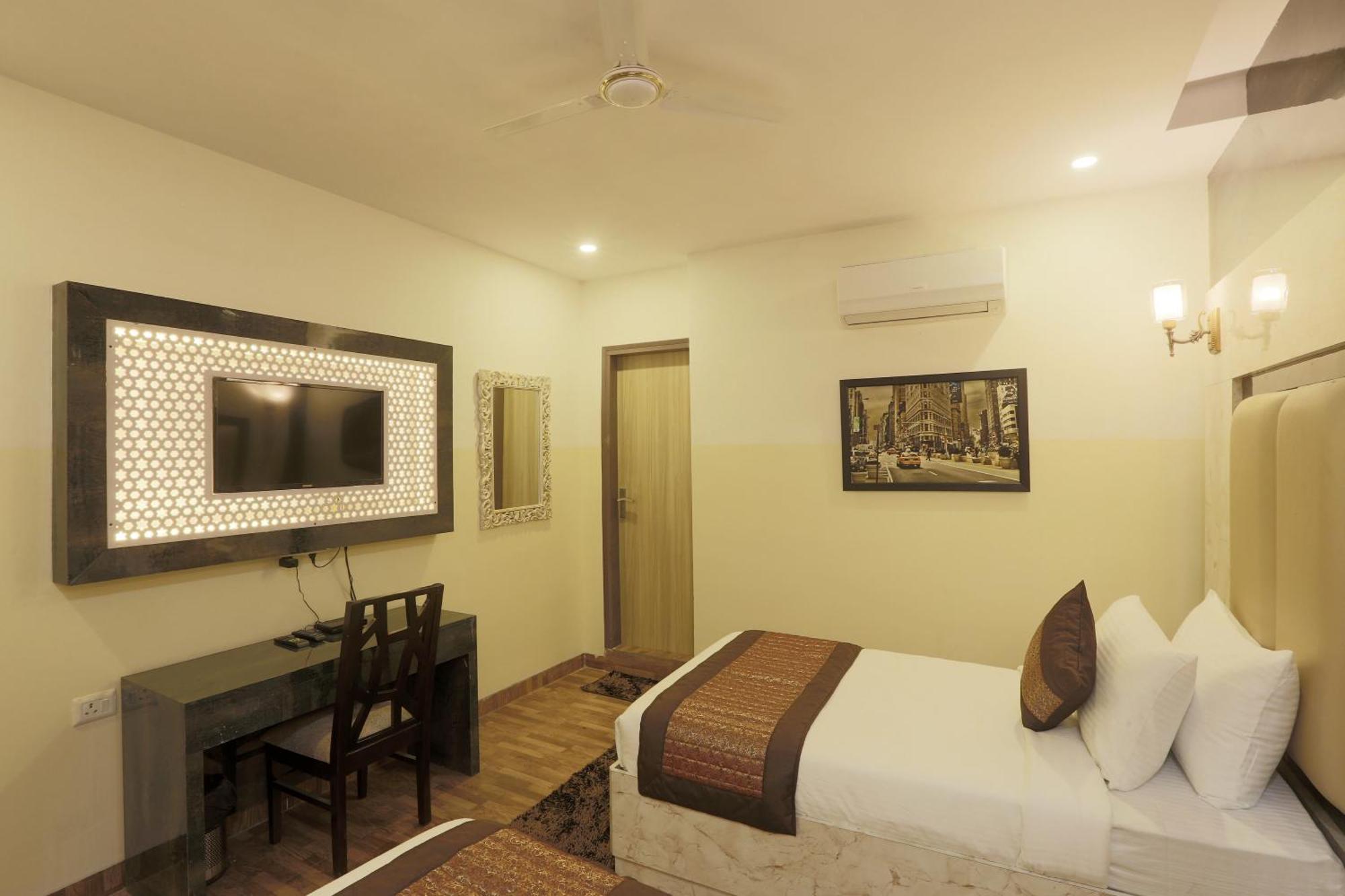 Plazzo Prime Plaza At Delhi Airport Bed and Breakfast New Delhi Buitenkant foto