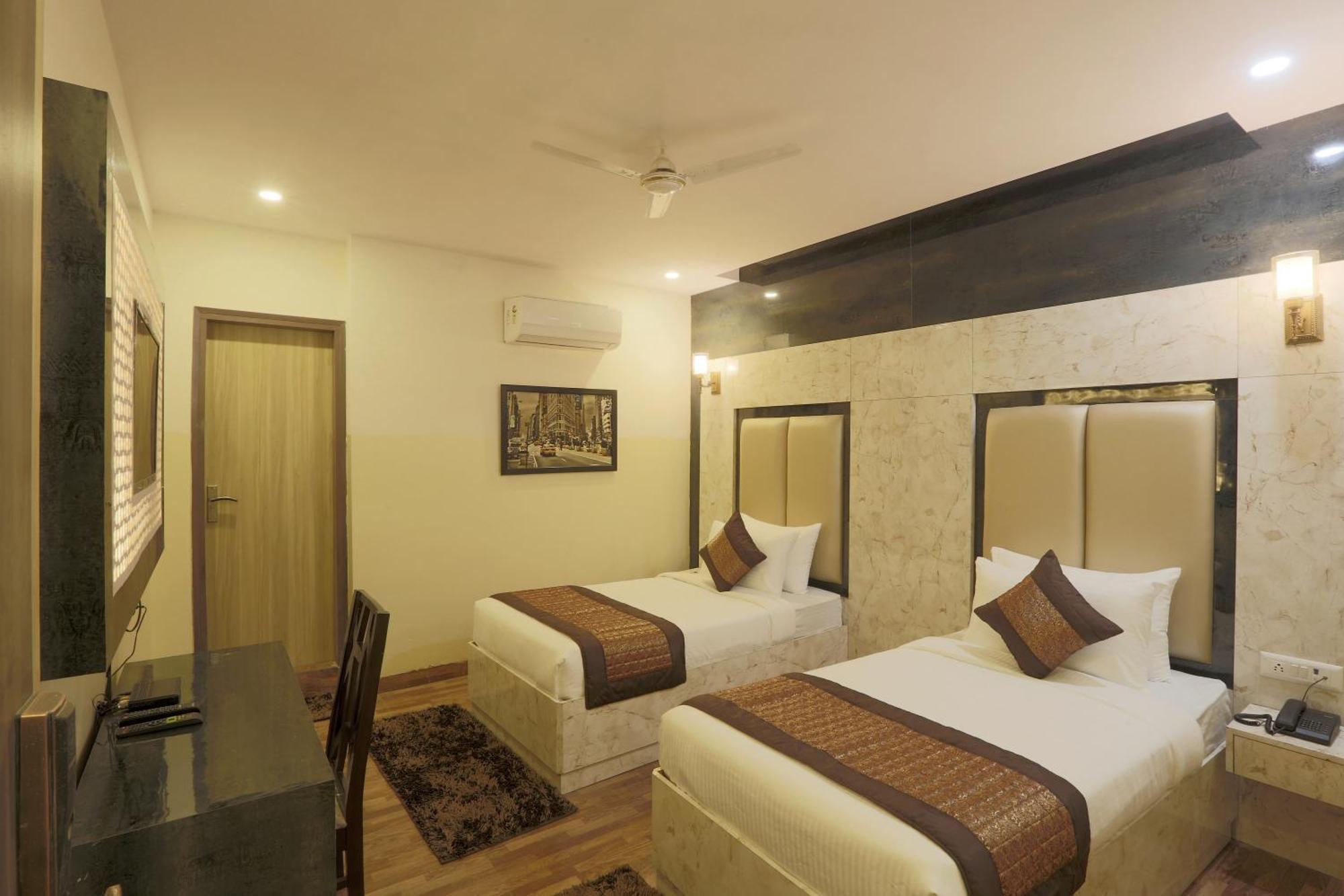 Plazzo Prime Plaza At Delhi Airport Bed and Breakfast New Delhi Buitenkant foto